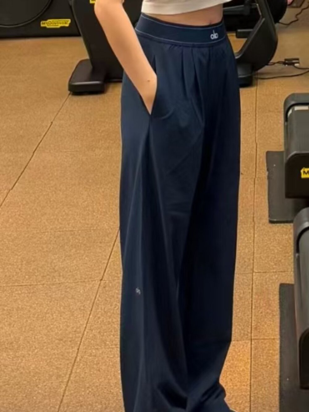 New ALO Yoga Suit Up Trouser Navy Blue🧀Flowy Wide Leg Pant Classic Chic💓 - Picture 8 of 9